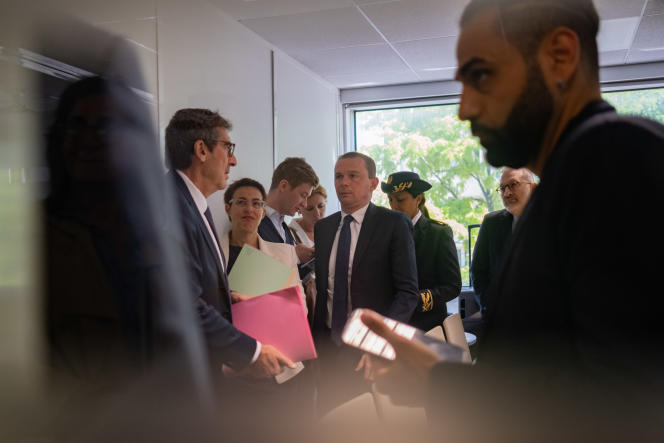 Olivier Dussopt, Minister of Labor, visiting a Parisian Pôle emploi agency, June 27, 2022. 