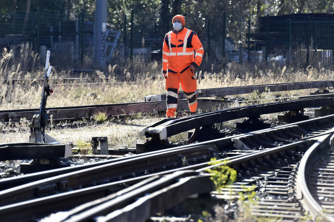 A railway worker, at Villefranche-de-Conflent station (Pyrénées-Orientales), January 21, 2022.