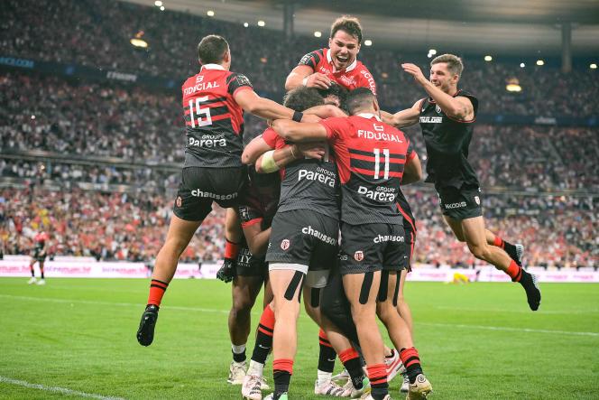 The joy of Toulouse after Romain Ntamack's try, at the very end of the final between Stade Toulouse and Stade Rochelais, Saturday June 17, 2023, at the Stade de France.