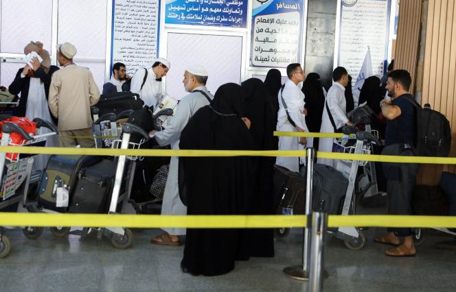 Pilgrims line up at Sanaa airport (Yemen) to board a flight to Saudi Arabia, Saturday June 17, 2023.
