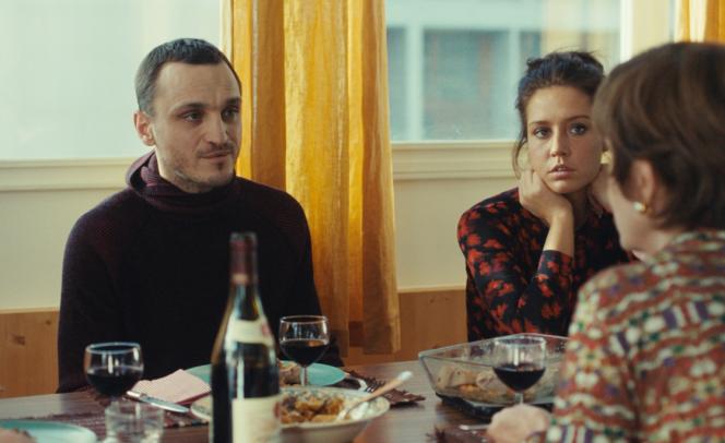 Tomas (Franz Rogowski) and Agathe (Adèle Exarchopoulos) in “Passages”, by Ira Sachs.