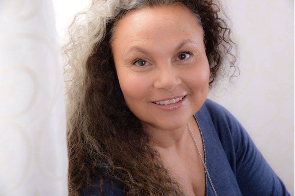 Claudia Tank is a certified Ayurveda therapist and yoga teacher.  For more than 10 years she has been deepening her knowledge in India, America and Germany and has been living in Hamburg since 2017, where she accompanies people on their individual path to inner harmony and balance.