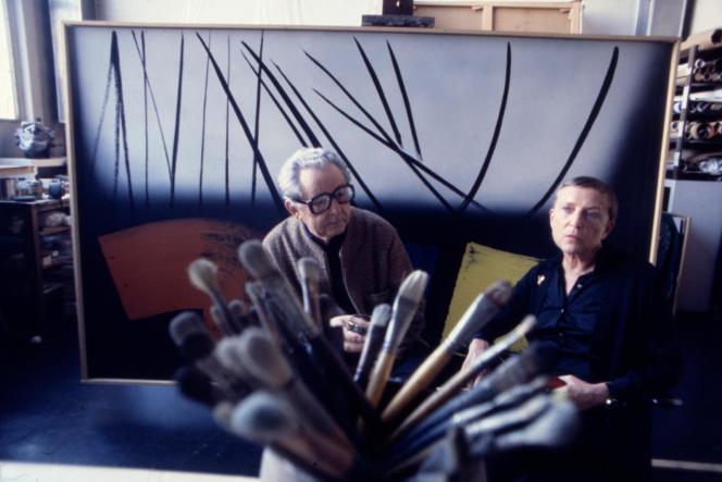 Hans Hartung and Anna-Eva Bergman in their Paris studio on November 10, 1977. 