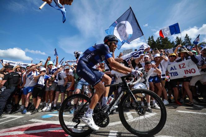 Thibaut Pinot crosses the bend where several hundred of his supporters have settled, during the 20th stage of the Tour de France between Belfort and the Markstein station, July 22, 2023. 