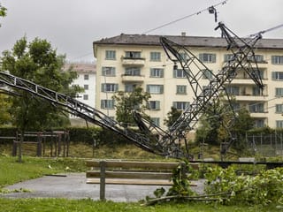 A bent high voltage pylon in La Chaux-de-Fonds.  (07/24/23)