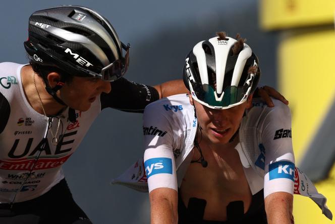Slovenian Tadej Pogacar (right) supported by his UAE Emirates teammate, Spaniard Marc Soler, at the finish of the 17ᵉ stage of the Tour de France, in Courchevel (Savoie), July 19, 2023.