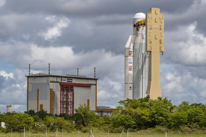 Transfer of the Ariane-5 rocket to its launch pad, in Kourou (French Guiana), on May 30, 2023.