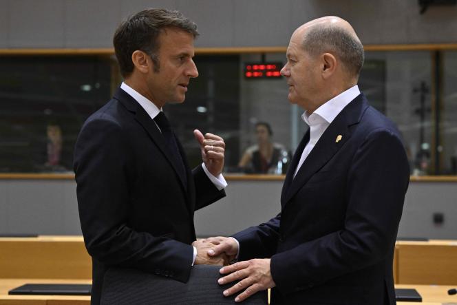 French President Emmanuel Macron with German Chancellor Olaf Scholz on June 30, 2023 in Brussels.