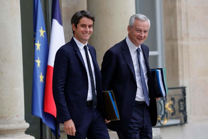 The Minister Delegate for Public Accounts, Gabriel Attal, and the Minister of Economy and Finance, Bruno Le Maire, leave the Council of Ministers on July 13, 2023.