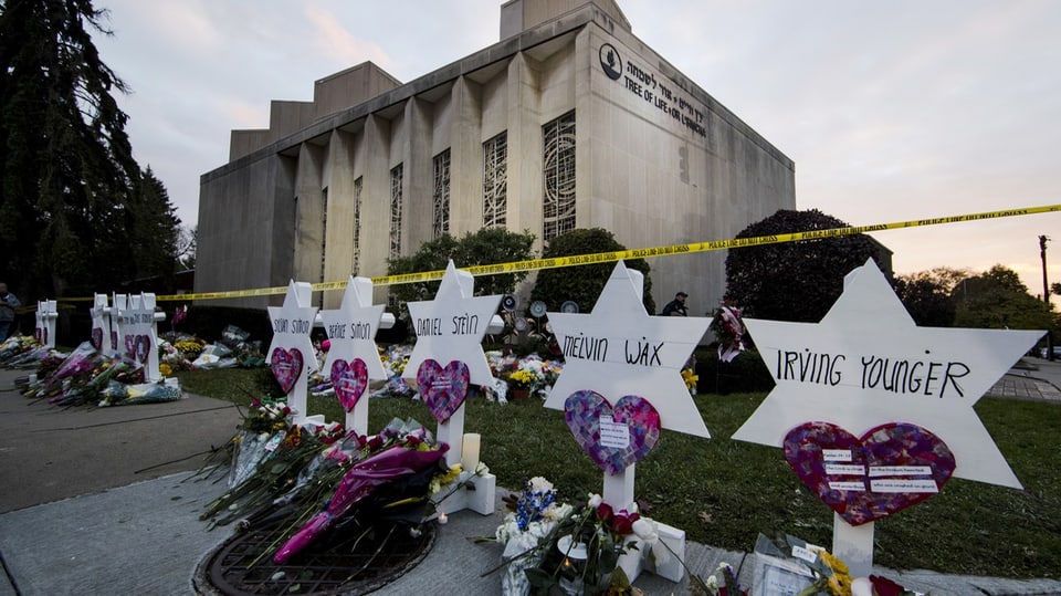 A makeshift memorial stands in front of the Tree of Life synagogue following the deadly Pittsburgh shooting