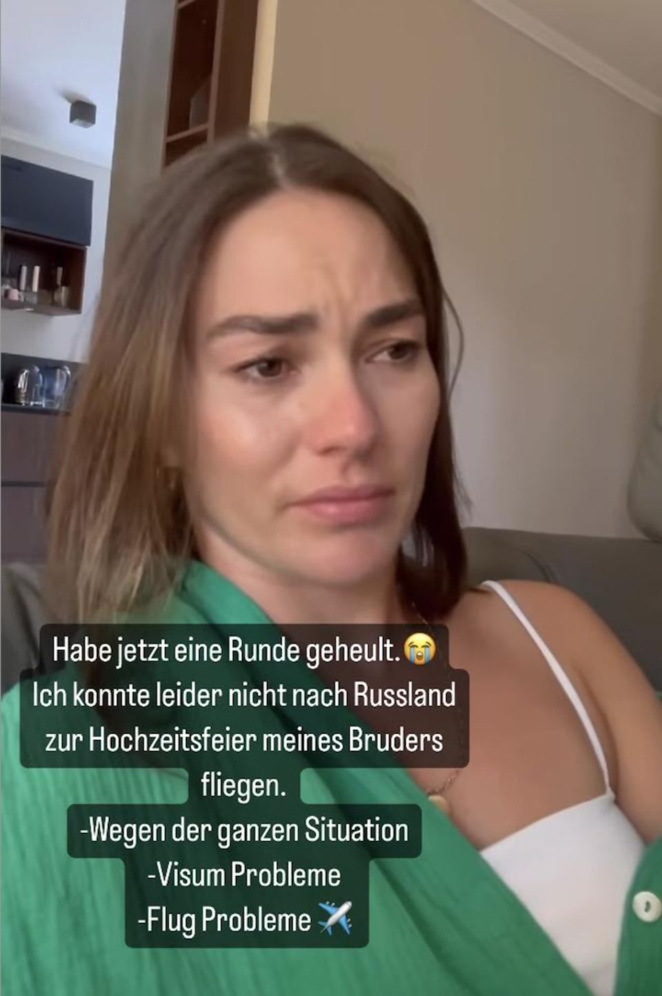 Renata Lusin is crying: she missed her brother's wedding because of visa problems