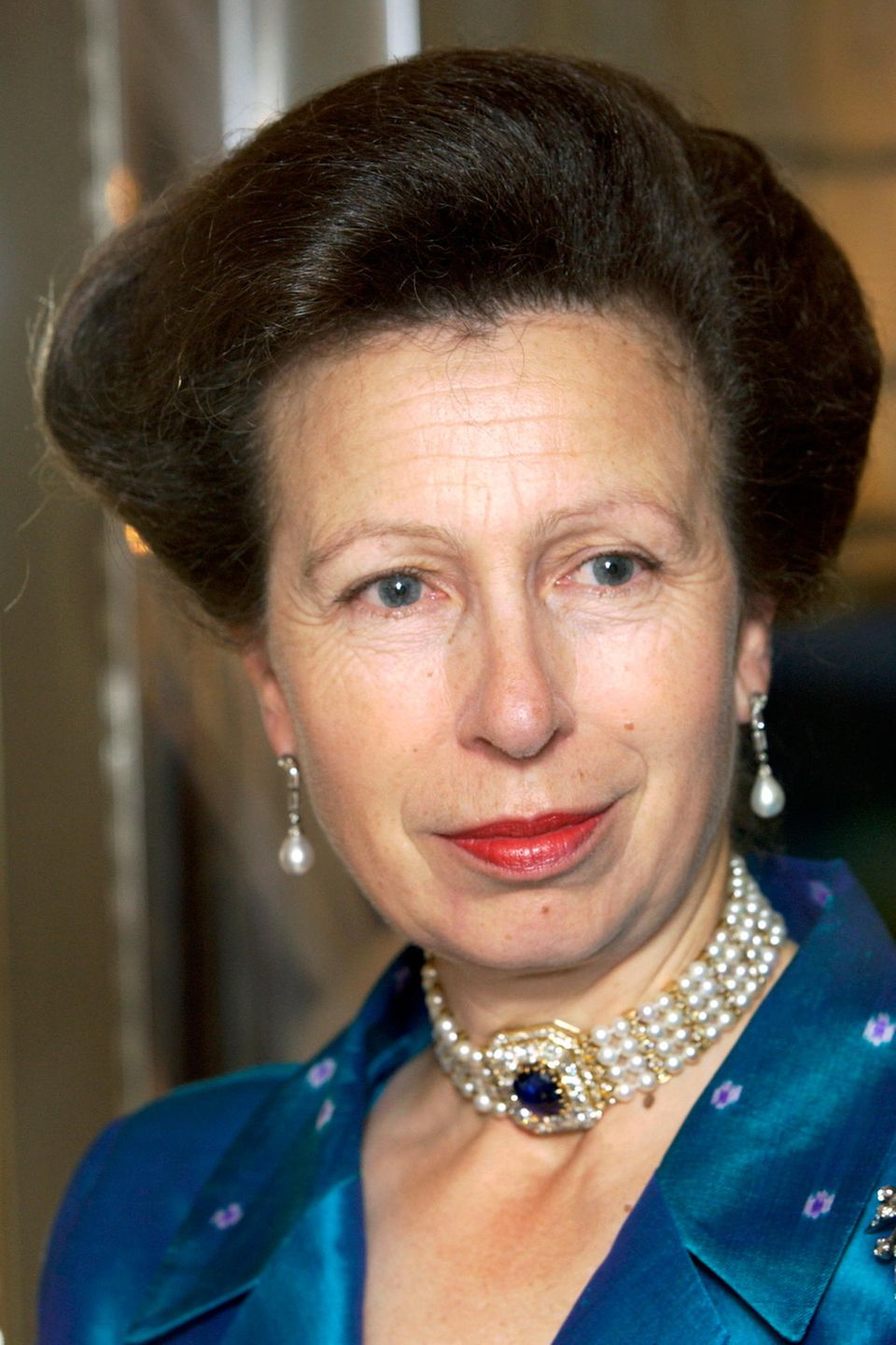 Princess Anne also likes to wear pearls and sapphires in combination. 