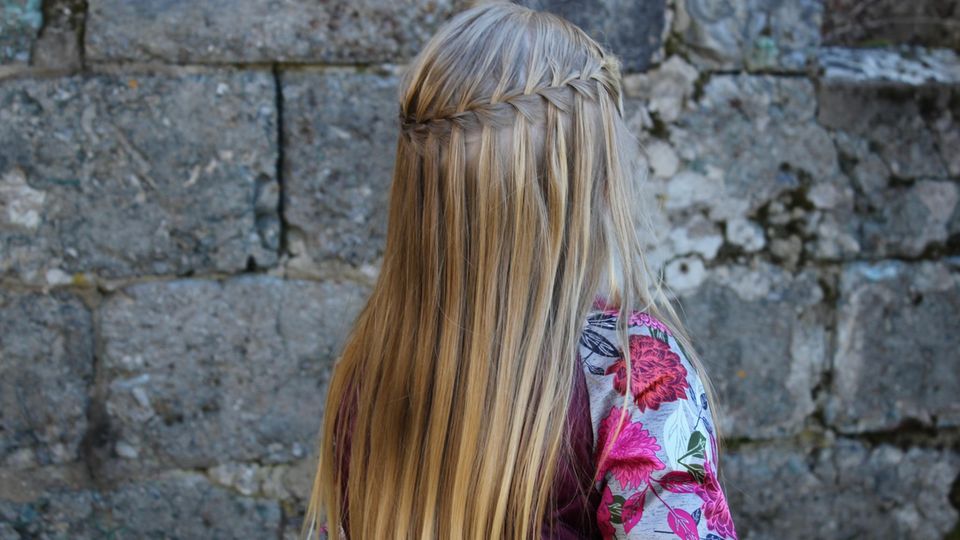 Video Tutorial: Girl with a waterfall braid