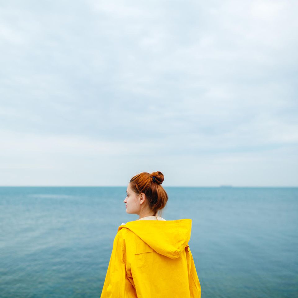 Woman looks thoughtfully at the sea: That's why it's really so difficult for us to let go
