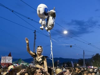 Crowd of people, a woman and balloons