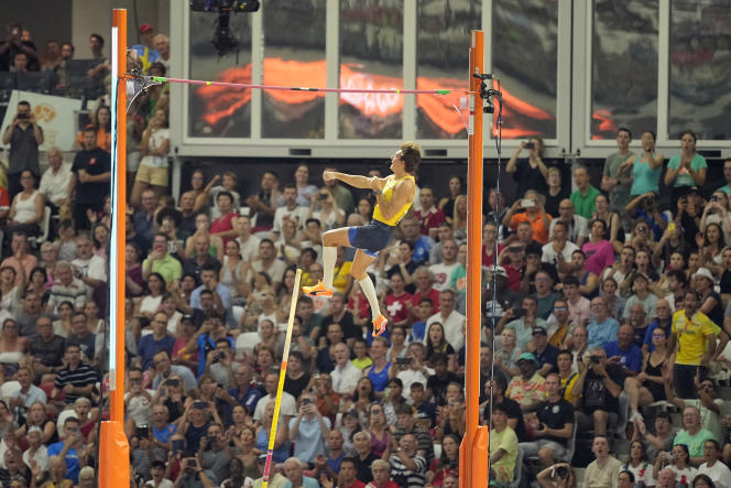 Thibaut Collet passed his pole vault final, improving his own record by eight centimeters (5.90 meters). 