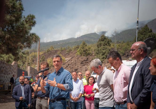 Pedro Sanchez, the outgoing Prime Minister of Spain (at the microphone), and the President of the Government of the Canary Islands Fernando Clavijo (with the gray t-shirt), during a visit to the advanced checkpoint of emergency units in Arafo, on the island of Tenerife, on August 21, 2023.