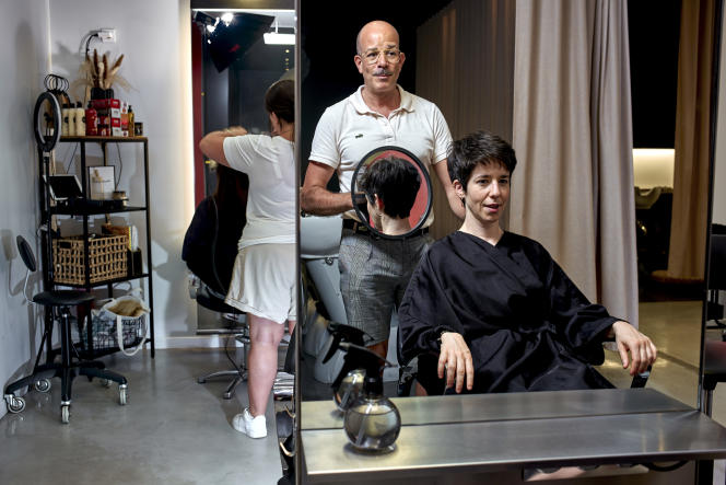 Freelance hairdressers David Vincent Marotta (in the foreground) and Charlotte Brochot (from the back), at the La Fabrica “coworking” space, in Paris, on August 17, 2023.