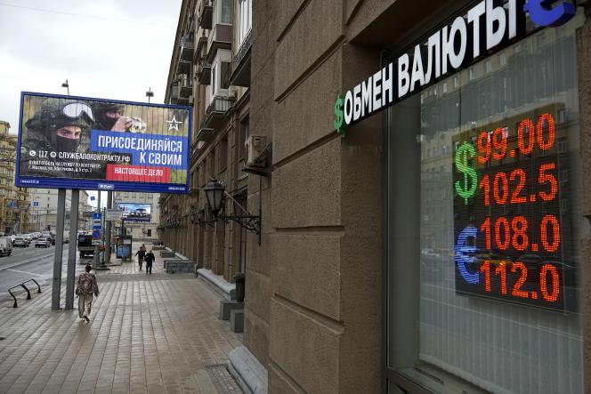 Outside a currency exchange office in Moscow on Monday, August 14, 2023.