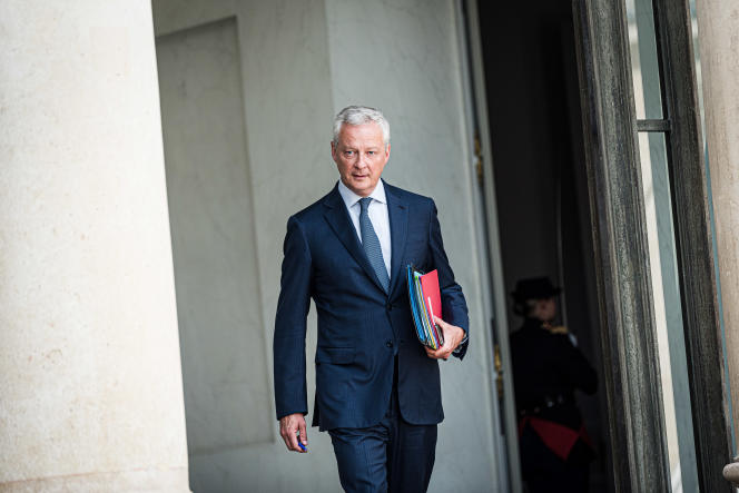 The Minister of Economy, Finance and Industrial and Digital Sovereignty, Bruno Le Maire, leaving the Council of Ministers at the Elysée Palace on August 23, 2023.