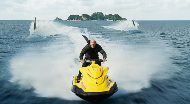 Jonas Taylor (Jason Statham) in “In Very Troubled Waters”, by Ben Weathley.