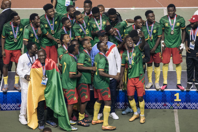 The President of the Democratic Republic of Congo, Felix Tshisekedi (center), celebrates the victory of the Cameroon team which won the football tournament of the 9th Francophone Games in Kinshasa, August 6, 2023.