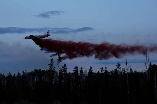 A plane responds to a fire near the town of Vanderhoof, in British Columbia, a Canadian province.  July 17, 2023.