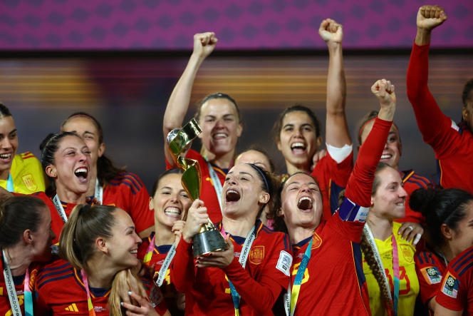 Spain's players with the World Cup trophy after their victory over England in the final at Stadium Australia in Sydney on August 20, 2023.
