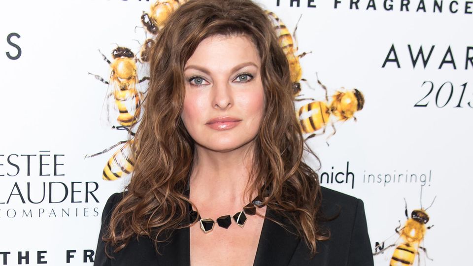 Linda Evangelista: Rare red carpet appearance with her son Augustin