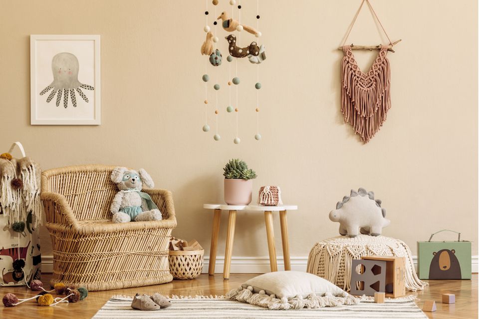 Set up a baby room: children's room with an armchair