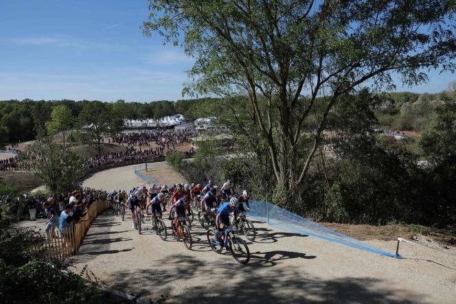 Riders take part in the Elite Men's Cross Country MTB test event, on Elancourt hill (Yvelines), on September 24, 2023. 