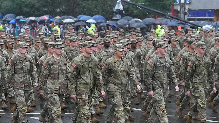 Some of the US soldiers stationed there also took part in the military parade in Seoul.