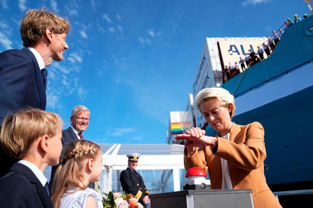Robert Maersk Uggla (left), CEO of AP Moller-Maersk, and Ursula von der Leyen, President of the European Commission, during the christening of the “Laura-Maersk”, in Copenhagen, September 14, 2023.