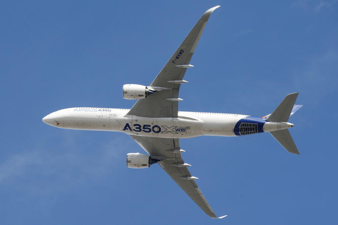 An Airbus A350 XWB taking off, near the manufacturer's headquarters, in Colomiers (Haute-Garonne), September 27, 2019.