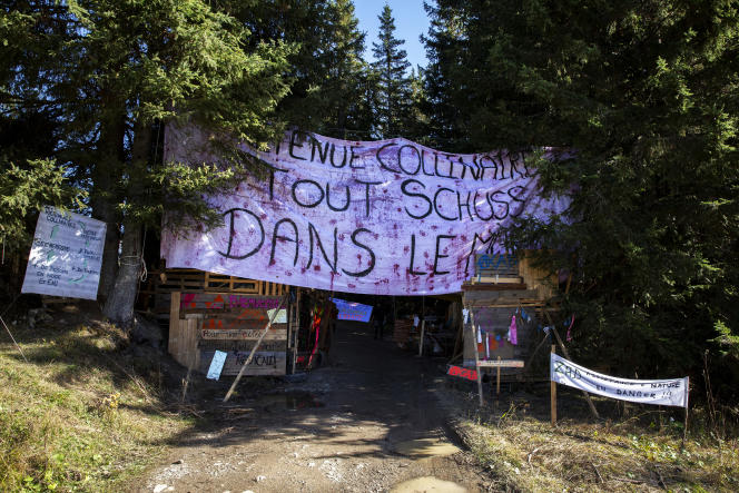 The camp of some opponents of the water retention project in the woods of La Colombière, in La Clusaz (Haute-Savoie), October 20, 2022.