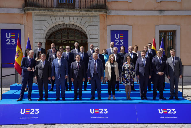 Josep Borrell, head of European diplomacy (in the center), with the twenty-seven foreign ministers of the European Union, in Toledo, Thursday August 31, 2023.