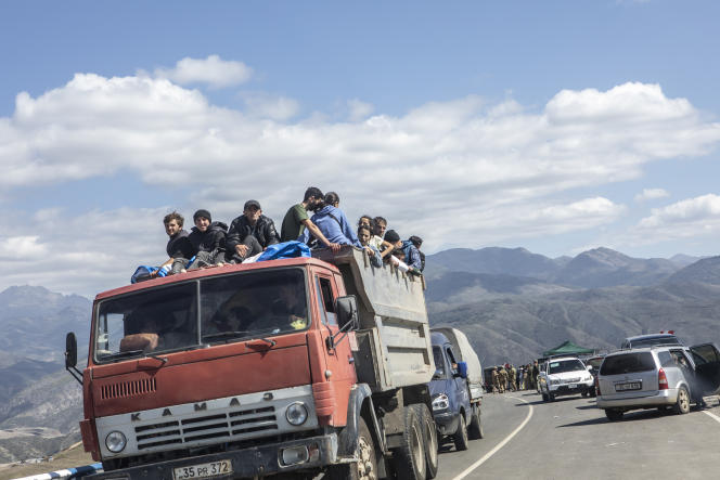 Armenian refugees from Nagorno-Karabakh arrive in Armenia near the village of Kornidzor (Armenia), September 27, 2023.