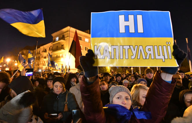 “No surrender”!  Demonstration of Ukrainians in front of the presidential palace, in kyiv, on December 8, 2019, before the meeting in Paris of Volodymyr Zelensky and Vladimir Putin to discuss the situation in Donbass.