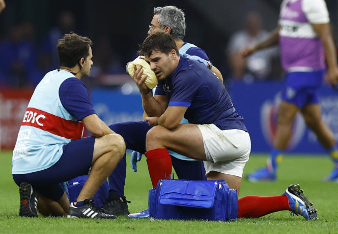 Antoine Dupont, captain of the French XV, after being injured during the World Cup match between France and Namibia, at the Stade-Vélodrome in Marseille, September 21, 2023.