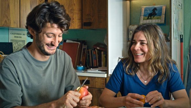 Marc (Pierre Niney) and Charlotte (Blanche Gardin) in “The Book of Solutions”, by Michel Gondry.
