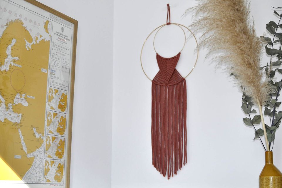 DIY wall decoration: wall hanging on the wall