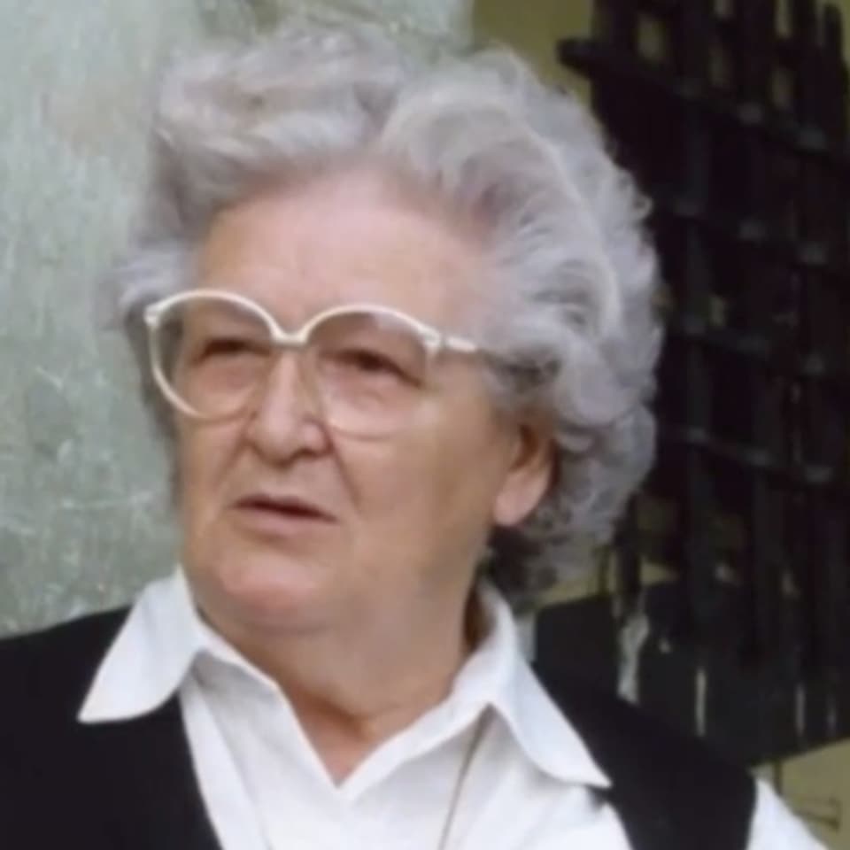 Portrait image in matt color of Maria Zampatti with blouse, gray hair and glasses