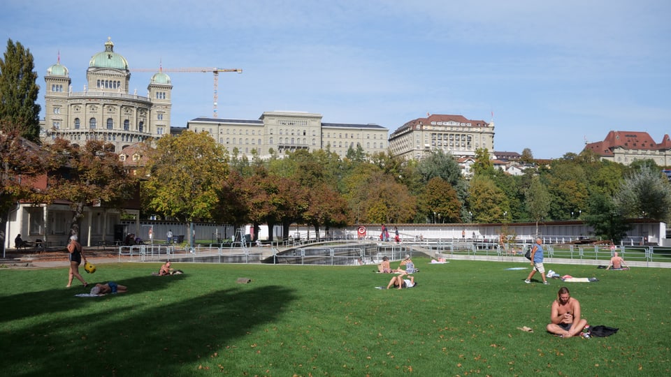 Federal Palace in autumn