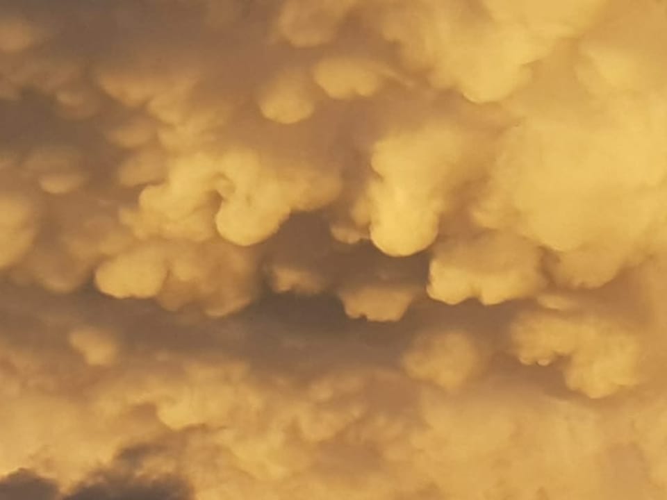Bag-shaped clouds
