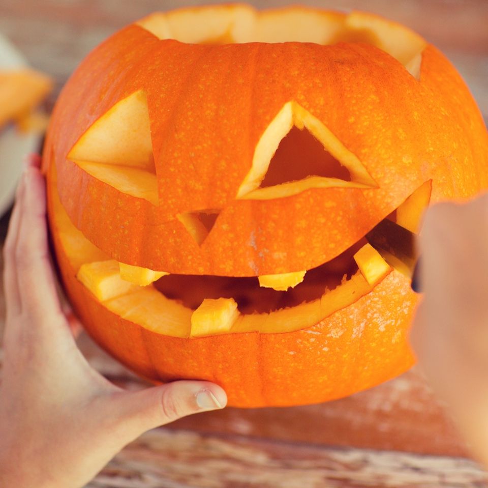 Carving pumpkins: instructions for Halloween