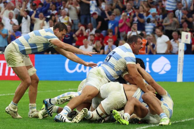 The Argentine forwards score a second strong try against Wales on Saturday October 14 at the Stade Vélodrome in Marseille.
