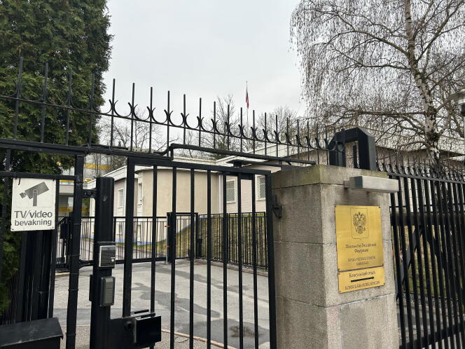 The Swedish Ministry of Foreign Affairs said on April 25, 2023 that it was expelling five Russian diplomats for carrying out activities incompatible with their diplomatic status, photo taken in front of the Russian embassy in Stockholm, April 25, 2023. 