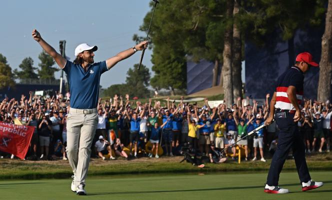 The Englishman Tommy Fleetwood (left), who guaranteed the European victory during the Ryder Cup, Sunday October 1, in Rome, by dominating the American Rickie Fowler (right). 