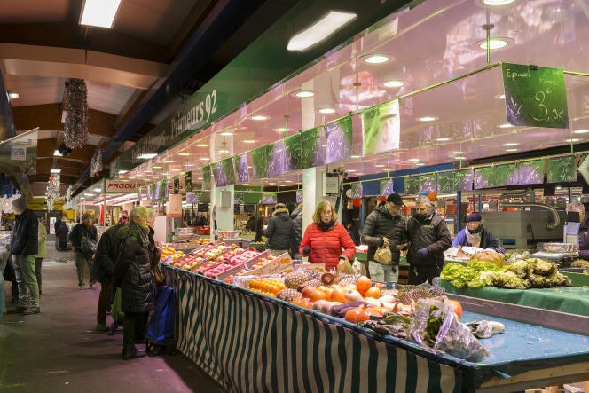 The Bourg-la-Reine market hall and its brightly colored stalls.