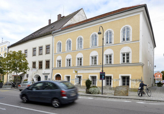 The building where Hitler lived for the first three years of his life, in Braunau am Inn (Austria), in September 2012.